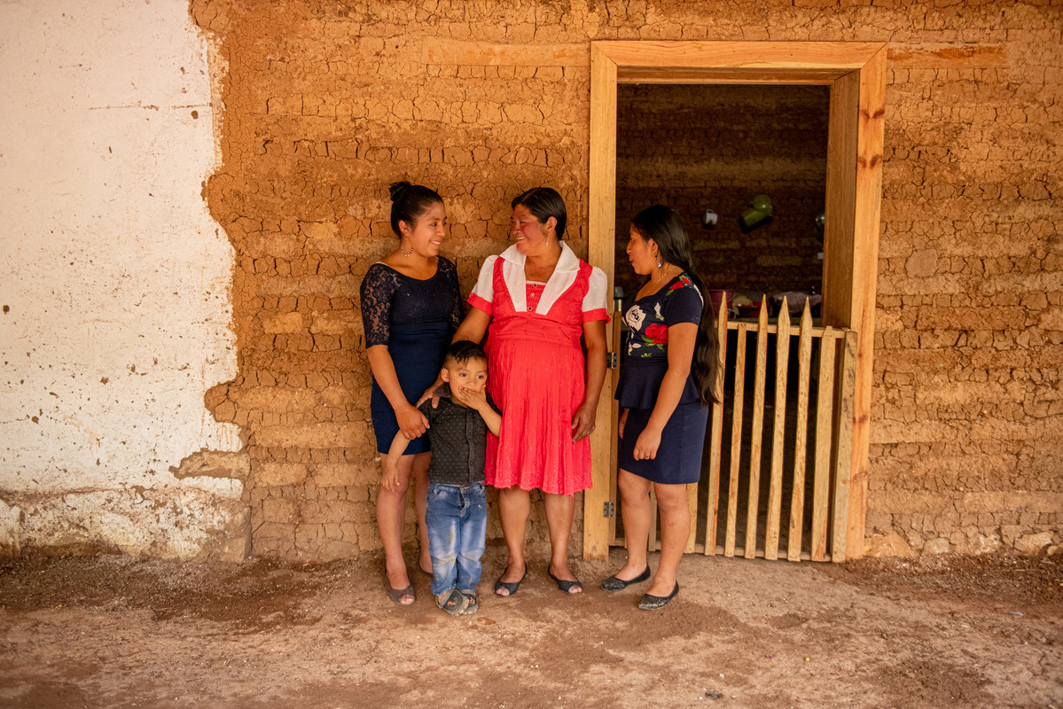 woman coffee farmers with kid in guatemala